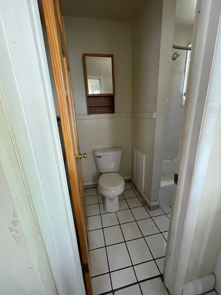2132 Indianola Ave - Photo 4 of 50