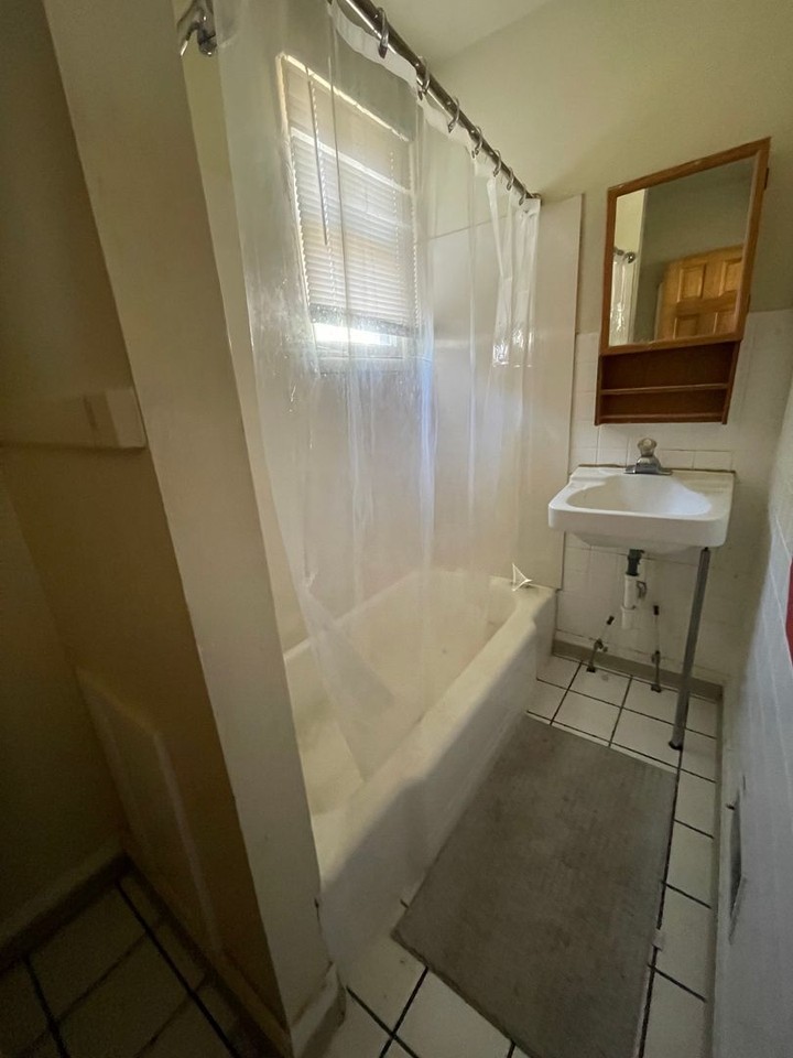 2132 Indianola Ave - Photo 5 of 50