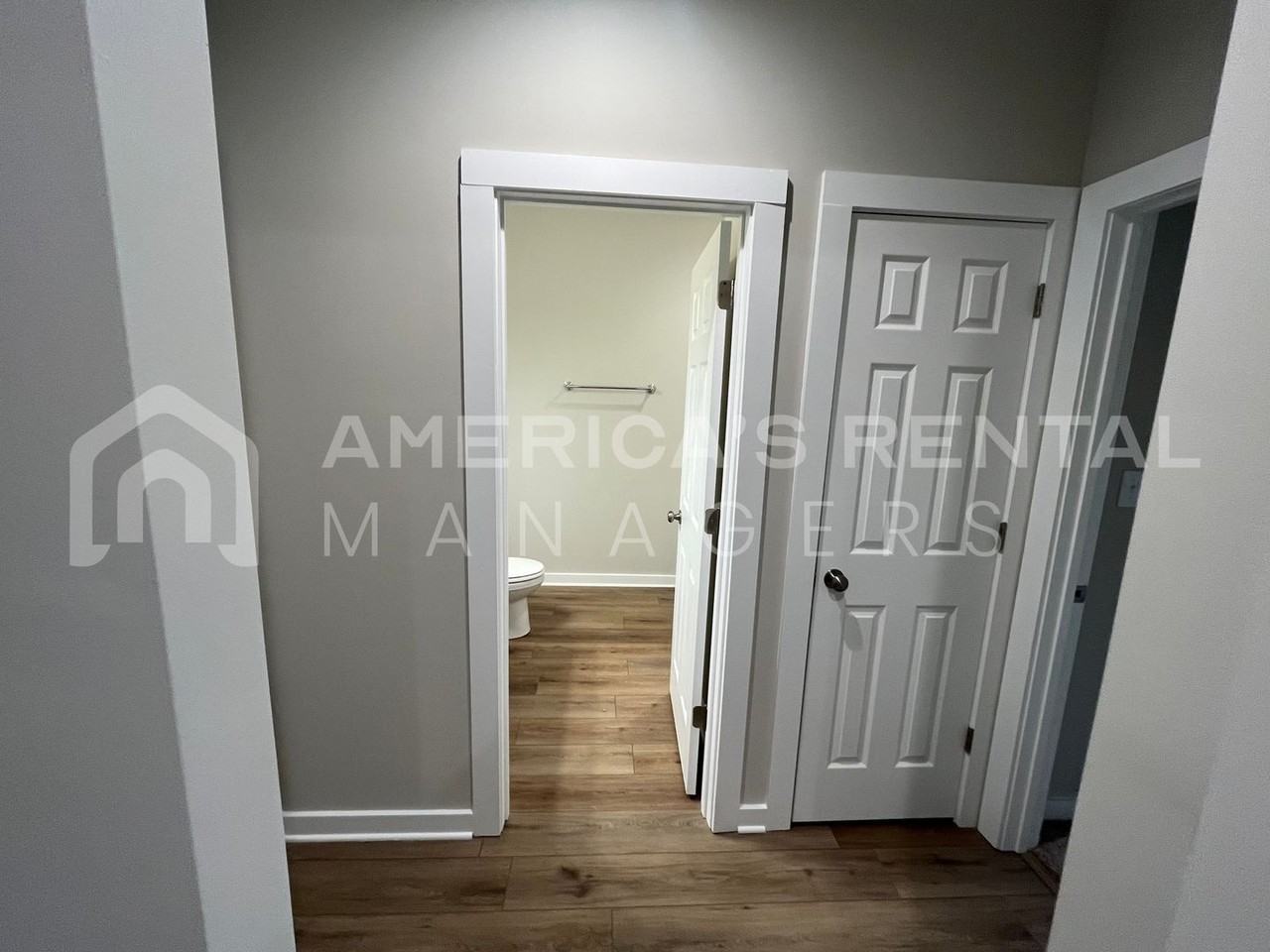 826 Temple St - Photo 2 of 30