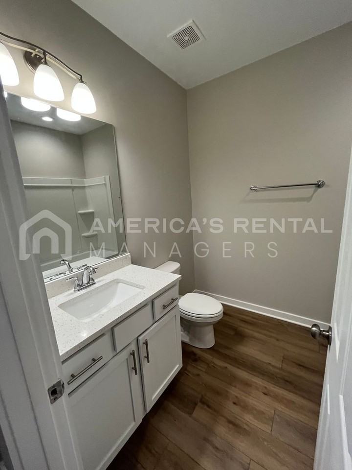 826 Temple St - Photo 4 of 30