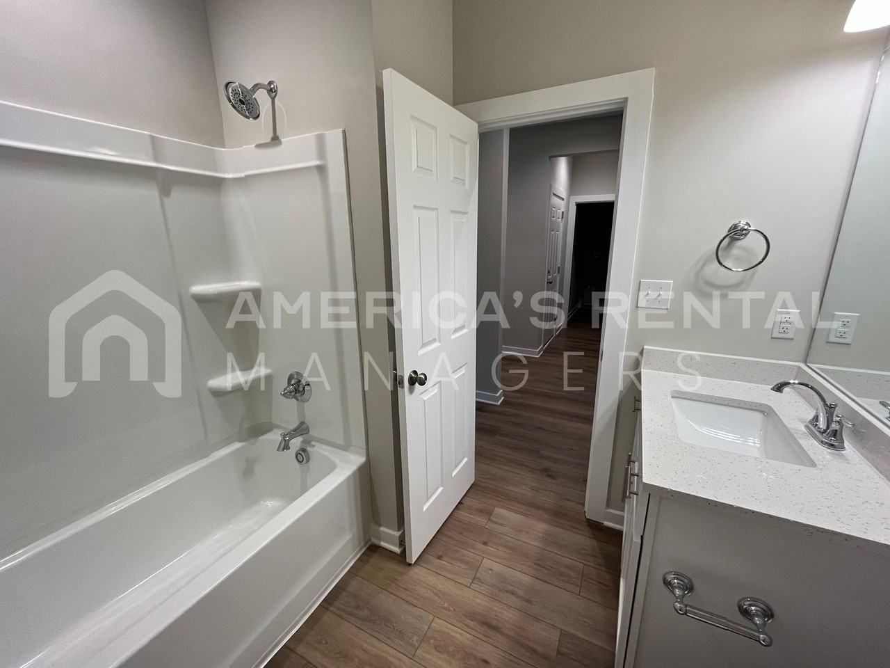 826 Temple St - Photo 5 of 30