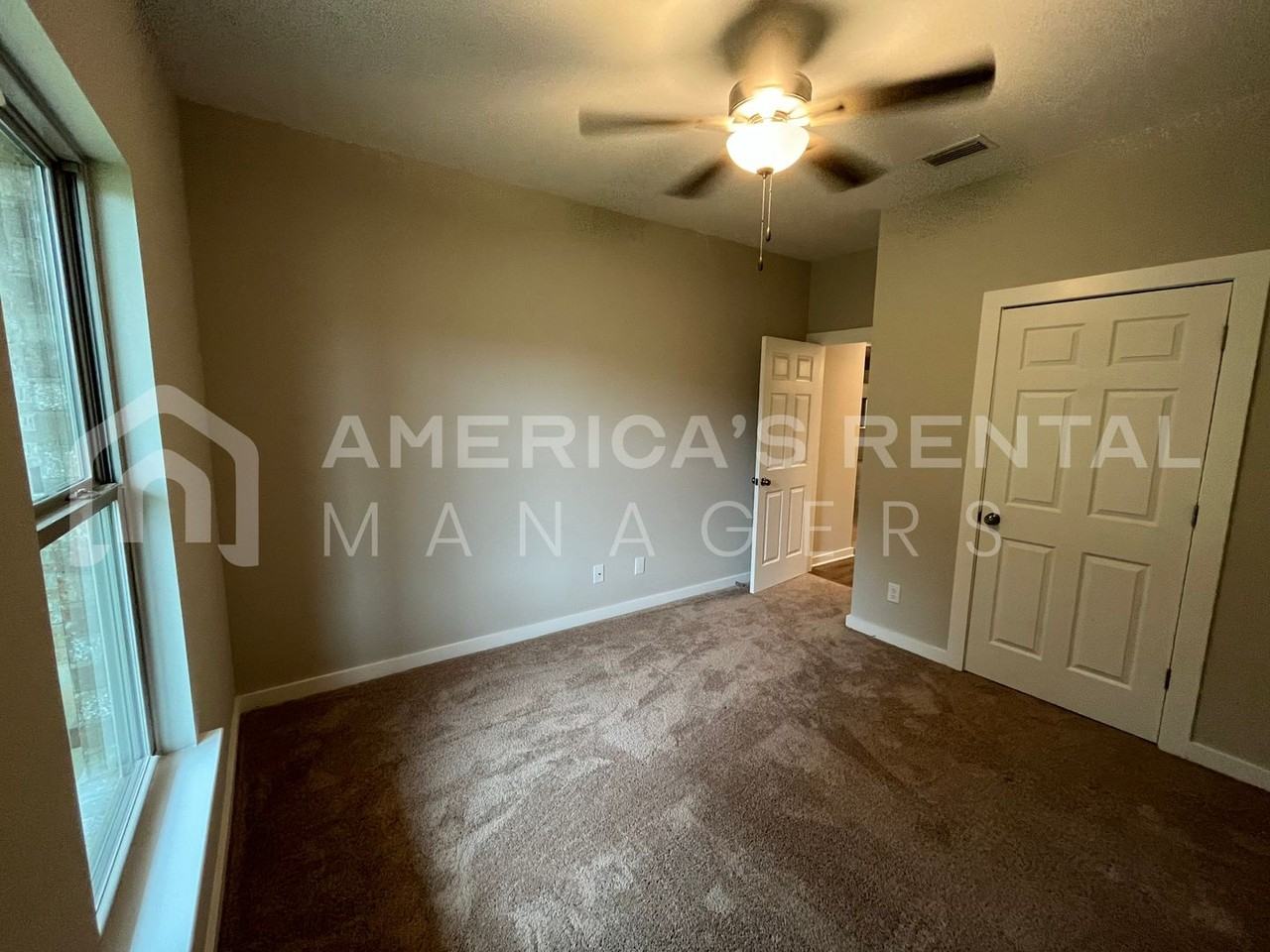 826 Temple St - Photo 7 of 30