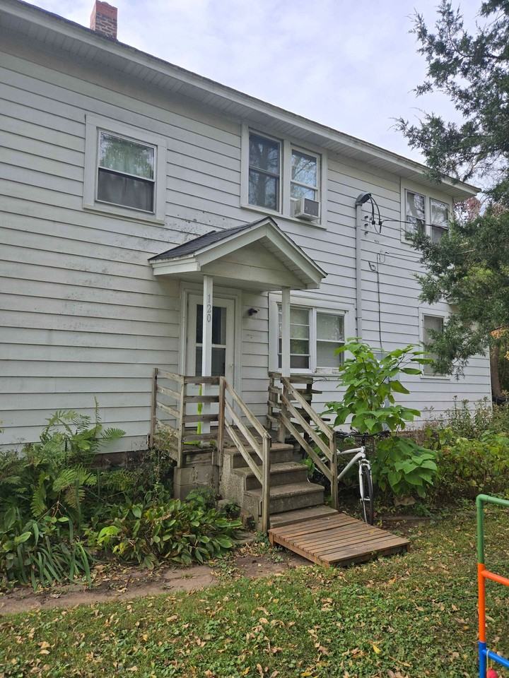 120 Broadway St - Photo 2 of 5