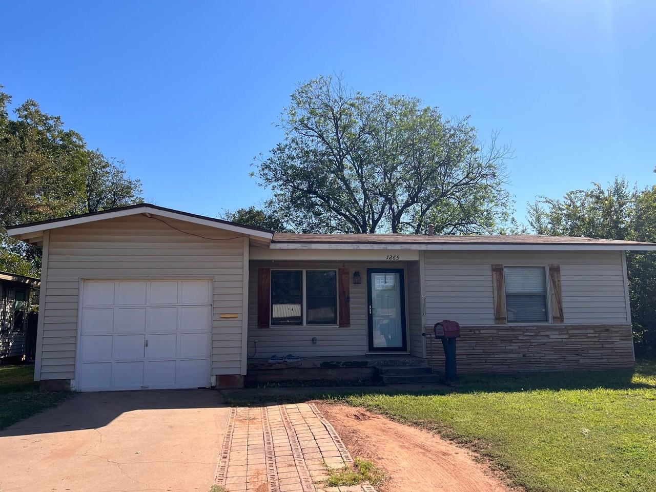 1265 S Pioneer Dr - Photo 2 of 28