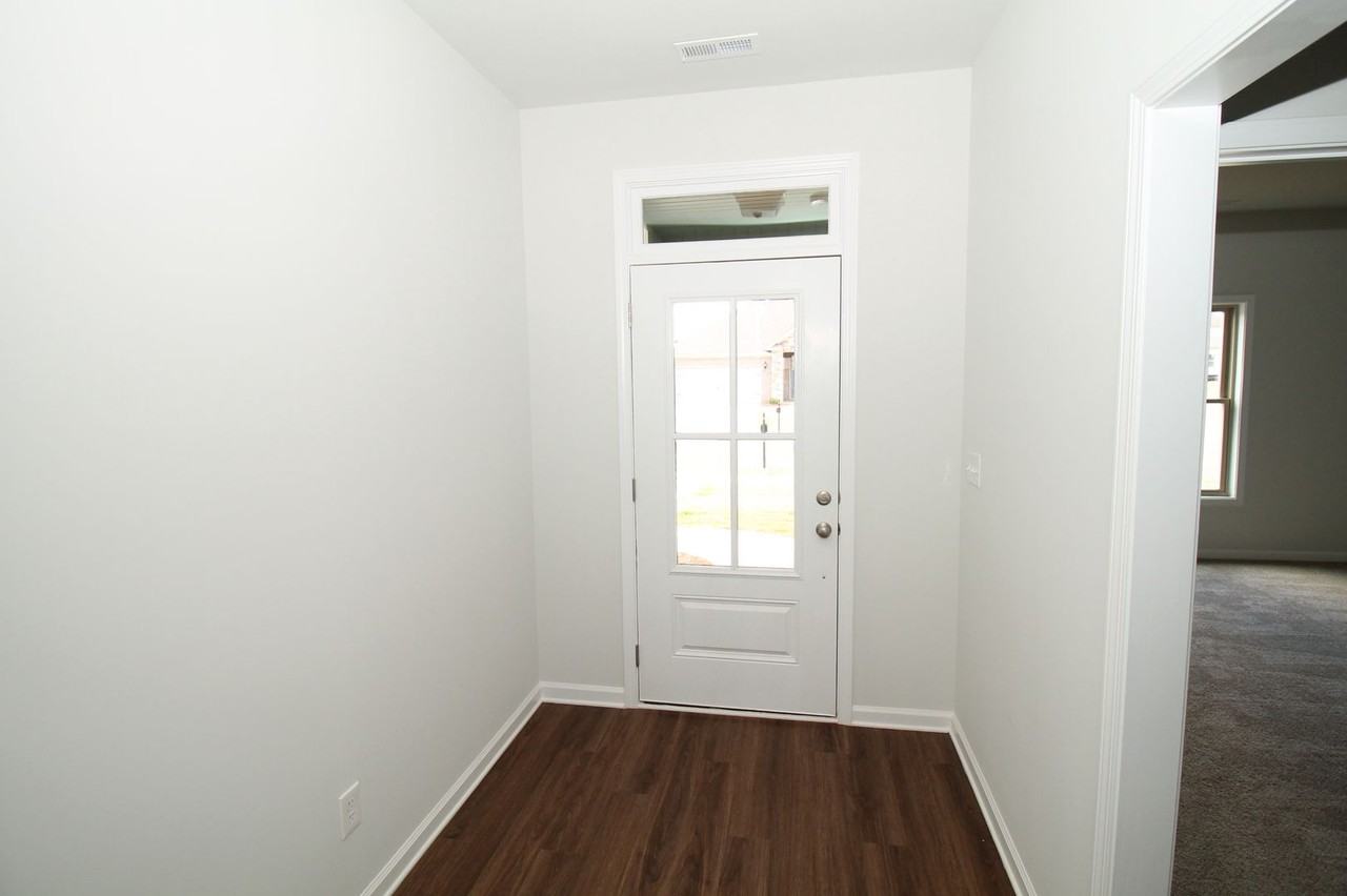229 Portrait St - Photo 5 of 15