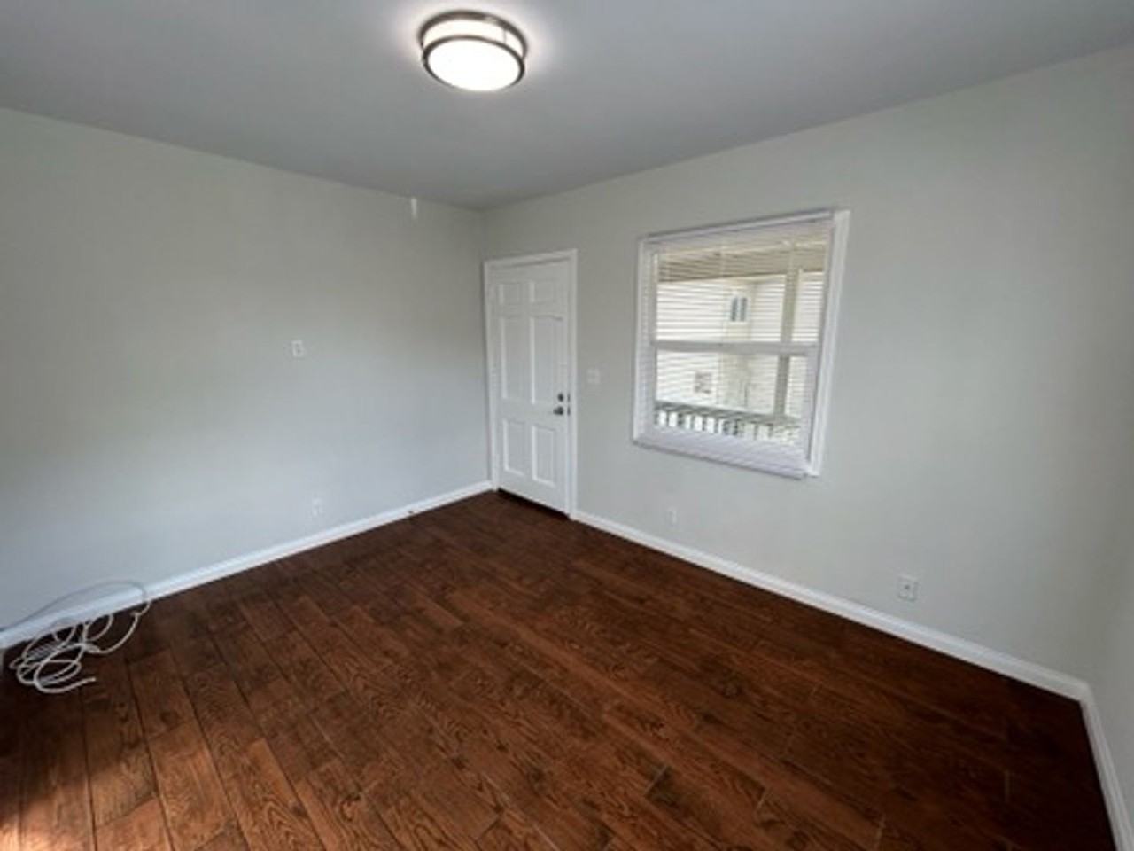 2813 W Victory Blvd - Photo 3 of 12