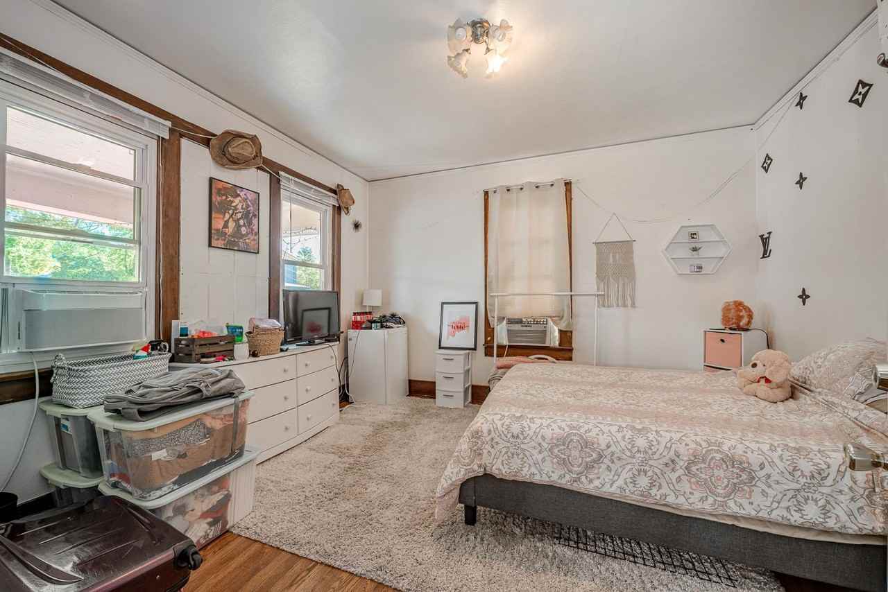 401 Fife St - Photo 5 of 42