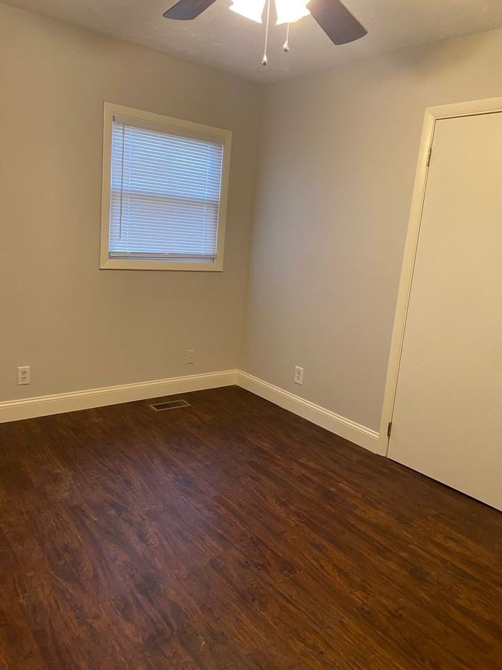 808 Bayberry Dr - Photo 2 of 7