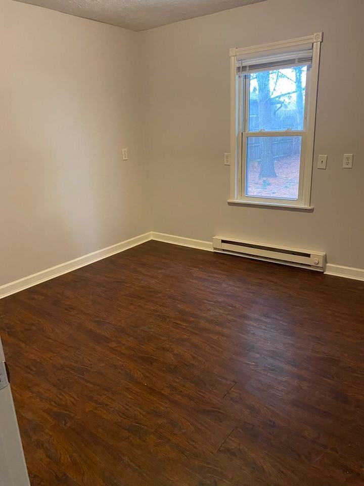 808 Bayberry Dr - Photo 3 of 7