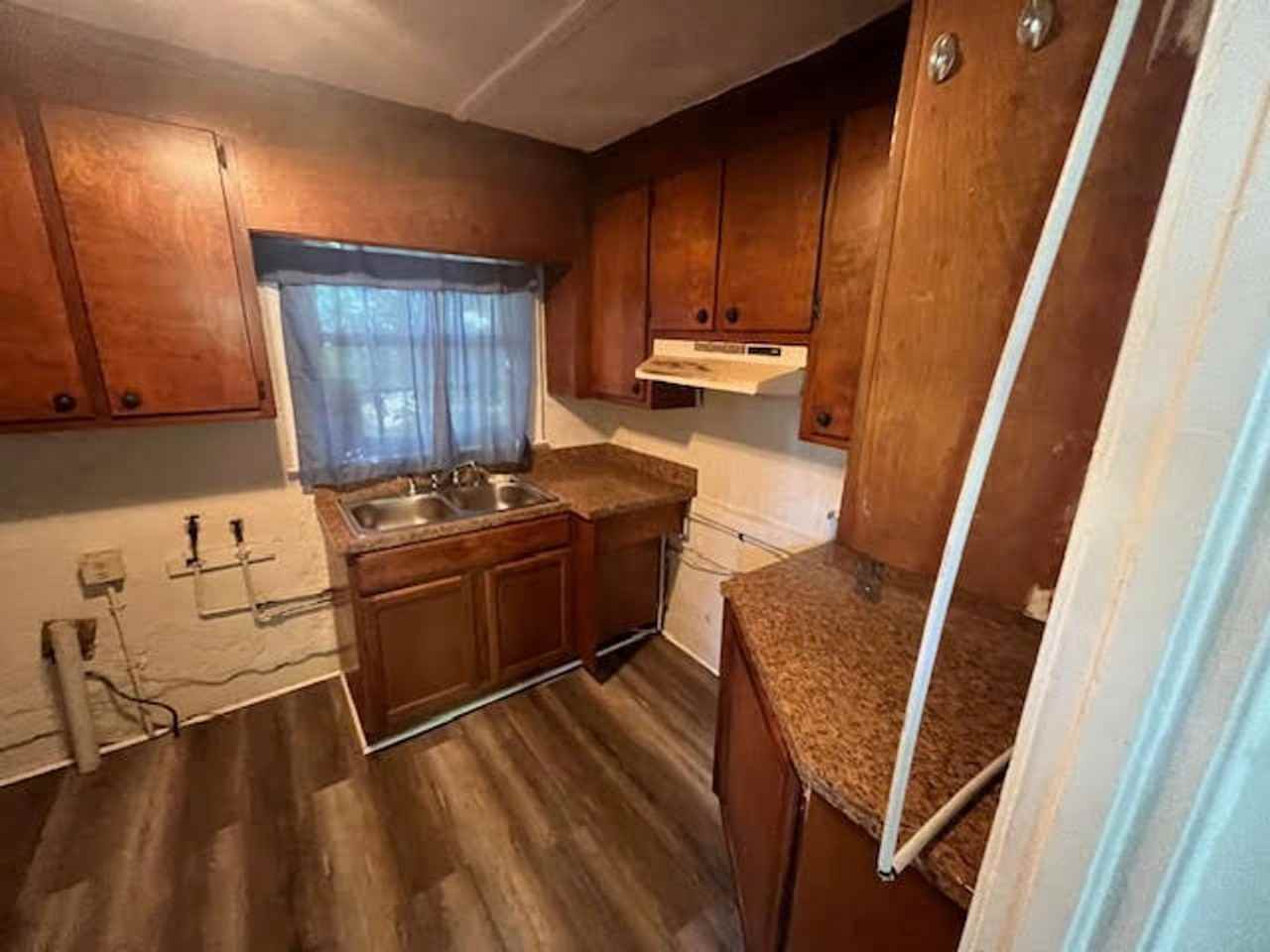 812 Rhem St - Photo 2 of 9