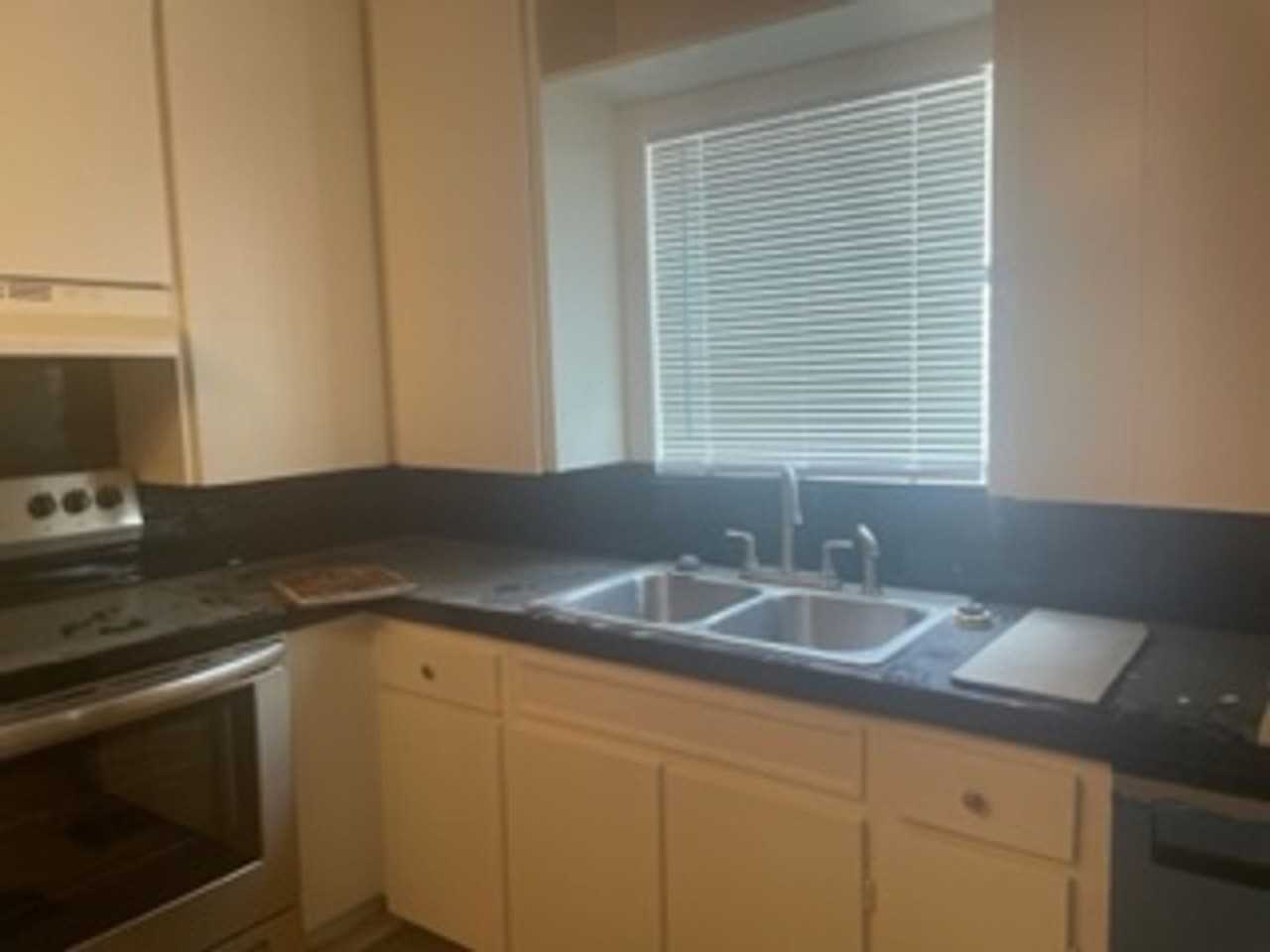 435 Turkey Creek Dr - Photo 2 of 13