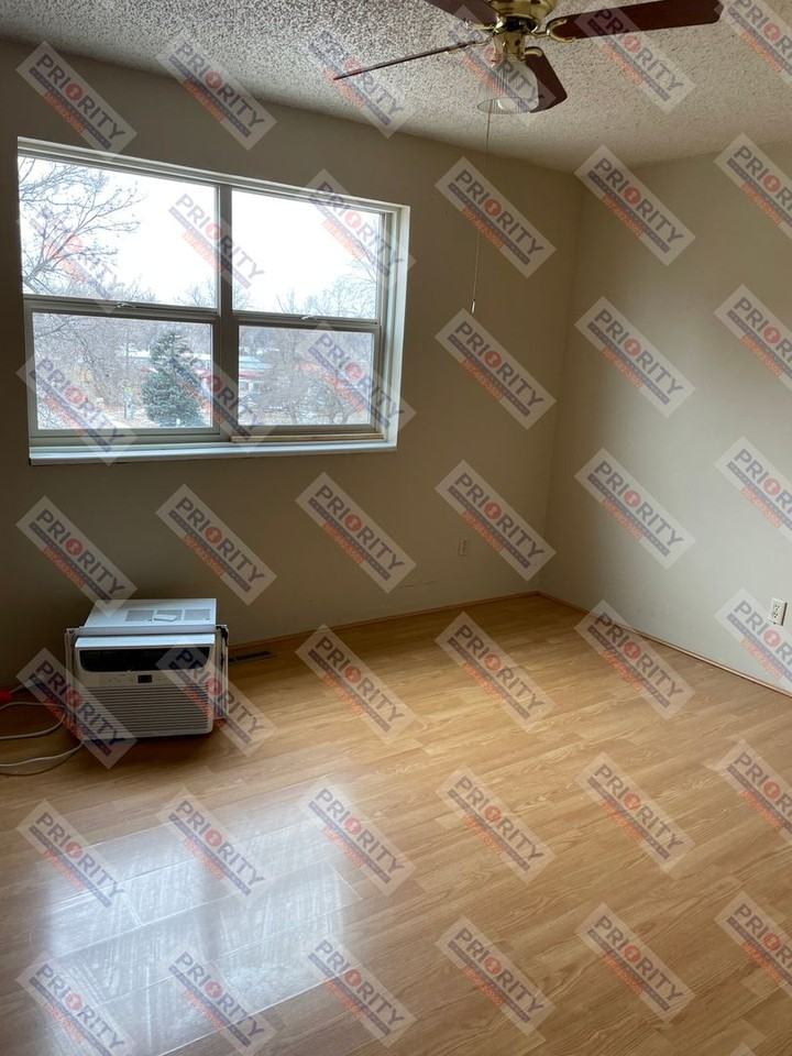 700 S Gurley Ave - Photo 3 of 12