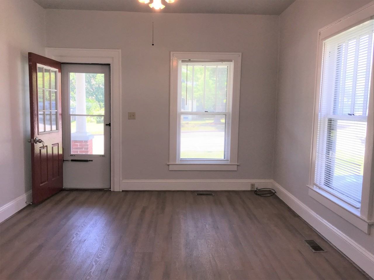 113 Franklin St - Photo 2 of 11