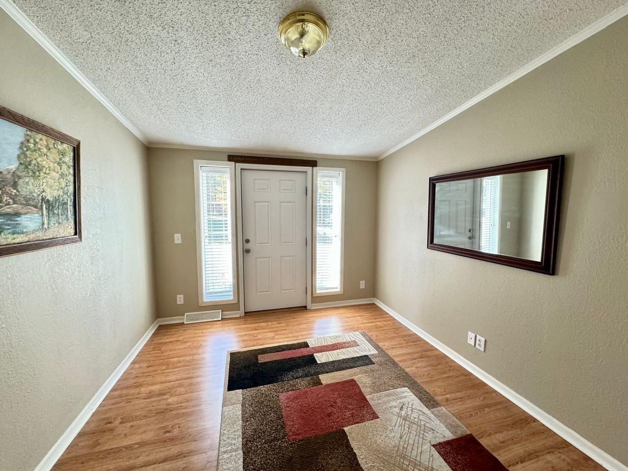 28 Martin Ln - Photo 4 of 35