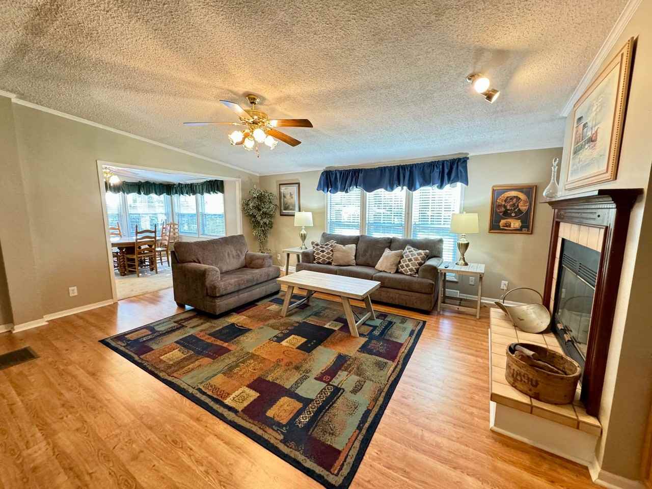 28 Martin Ln - Photo 5 of 35