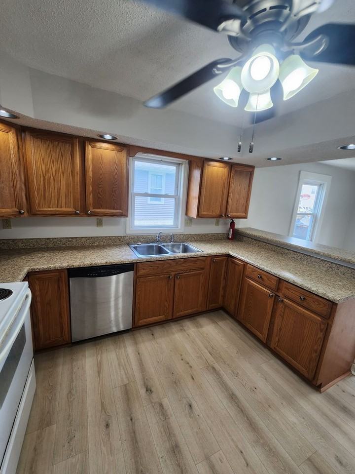 1514 12th St - Photo 3 of 17