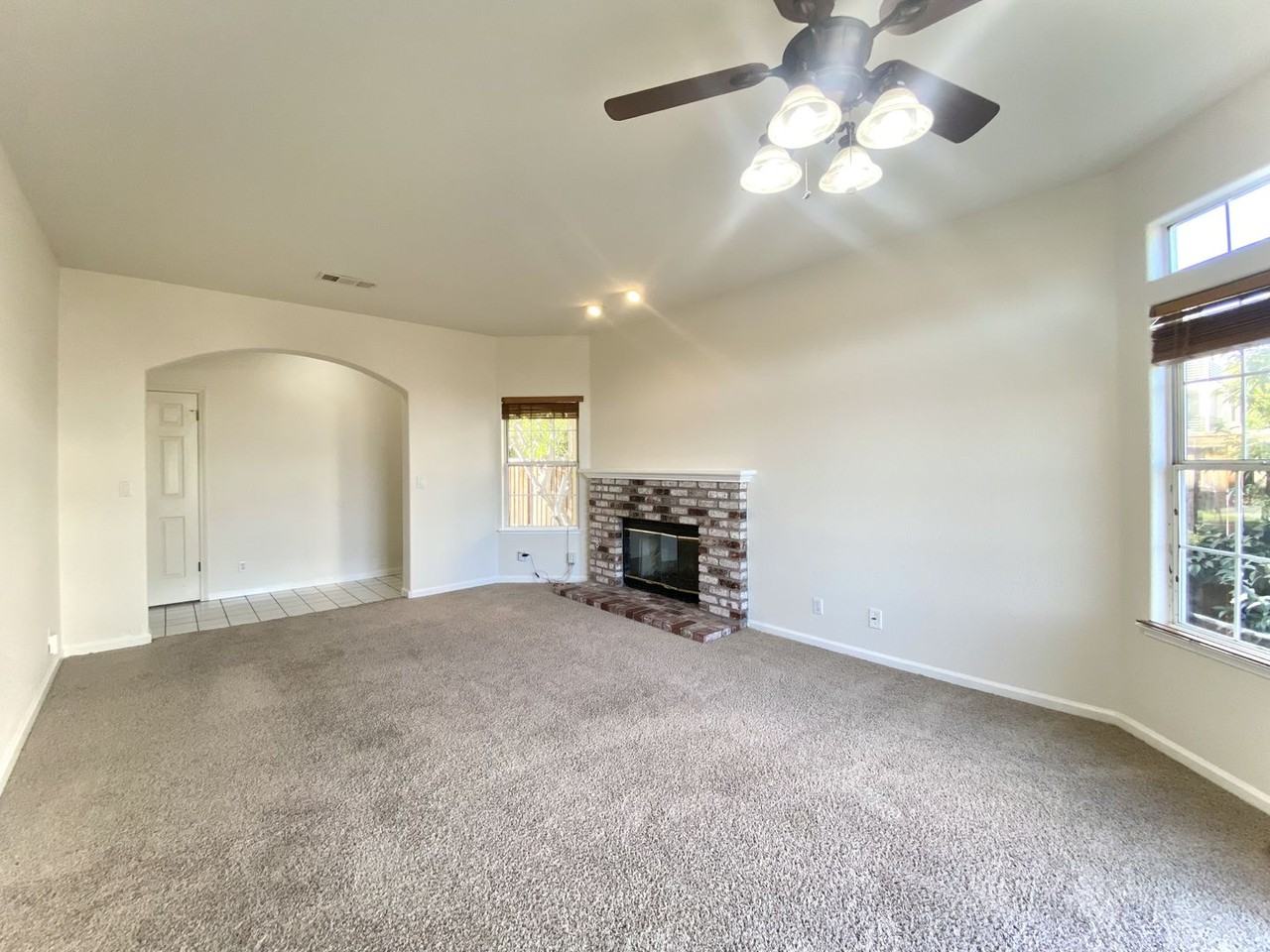 37520 Chauntry Cmn - Photo 3 of 21