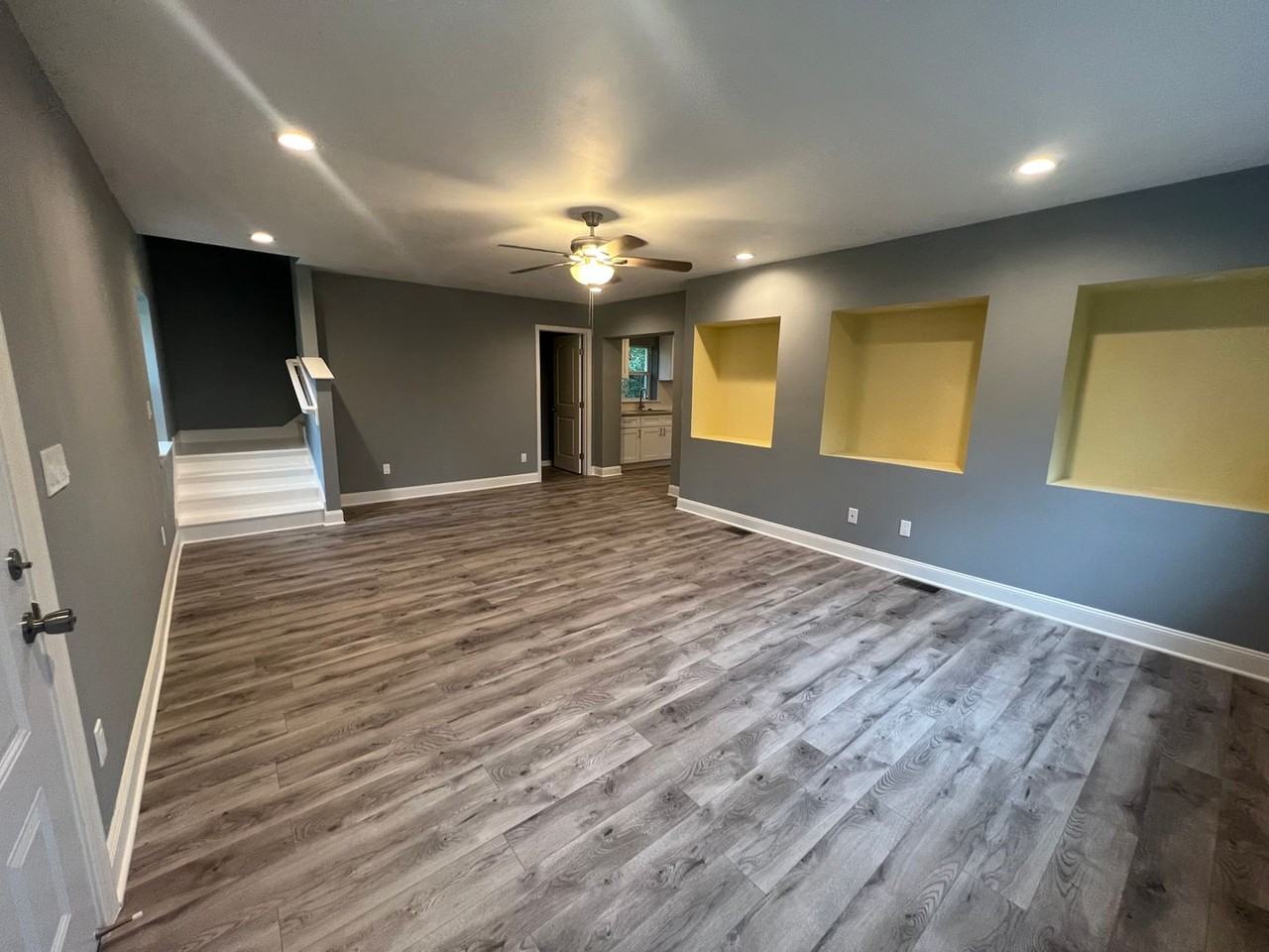 2062 Hollywood Dr - Photo 3 of 28