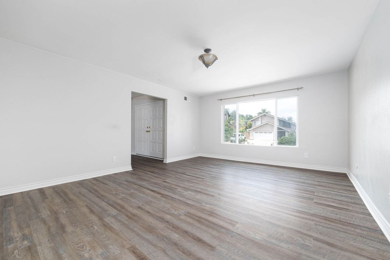 5957 Steeplechase Rd - Photo 3 of 20