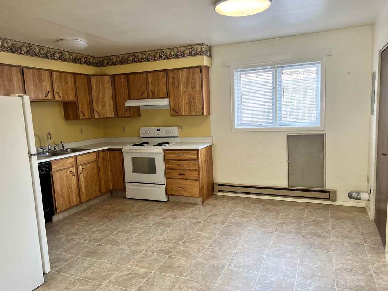 Quaint 2 Bedroom located in Mills, Wy - Photo 3 of 5