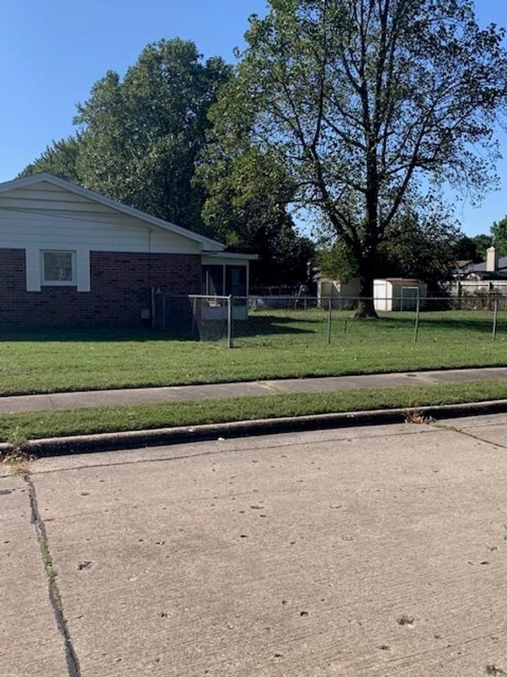 2407 S Kings Ave - Photo 3 of 20