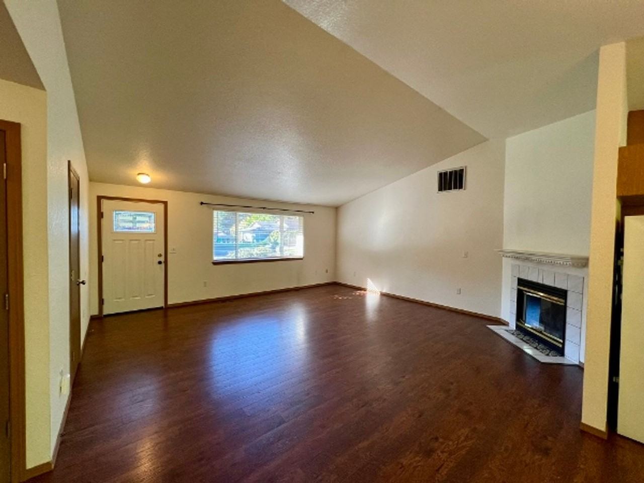 2422 Leach Ct Se - Photo 4 of 25