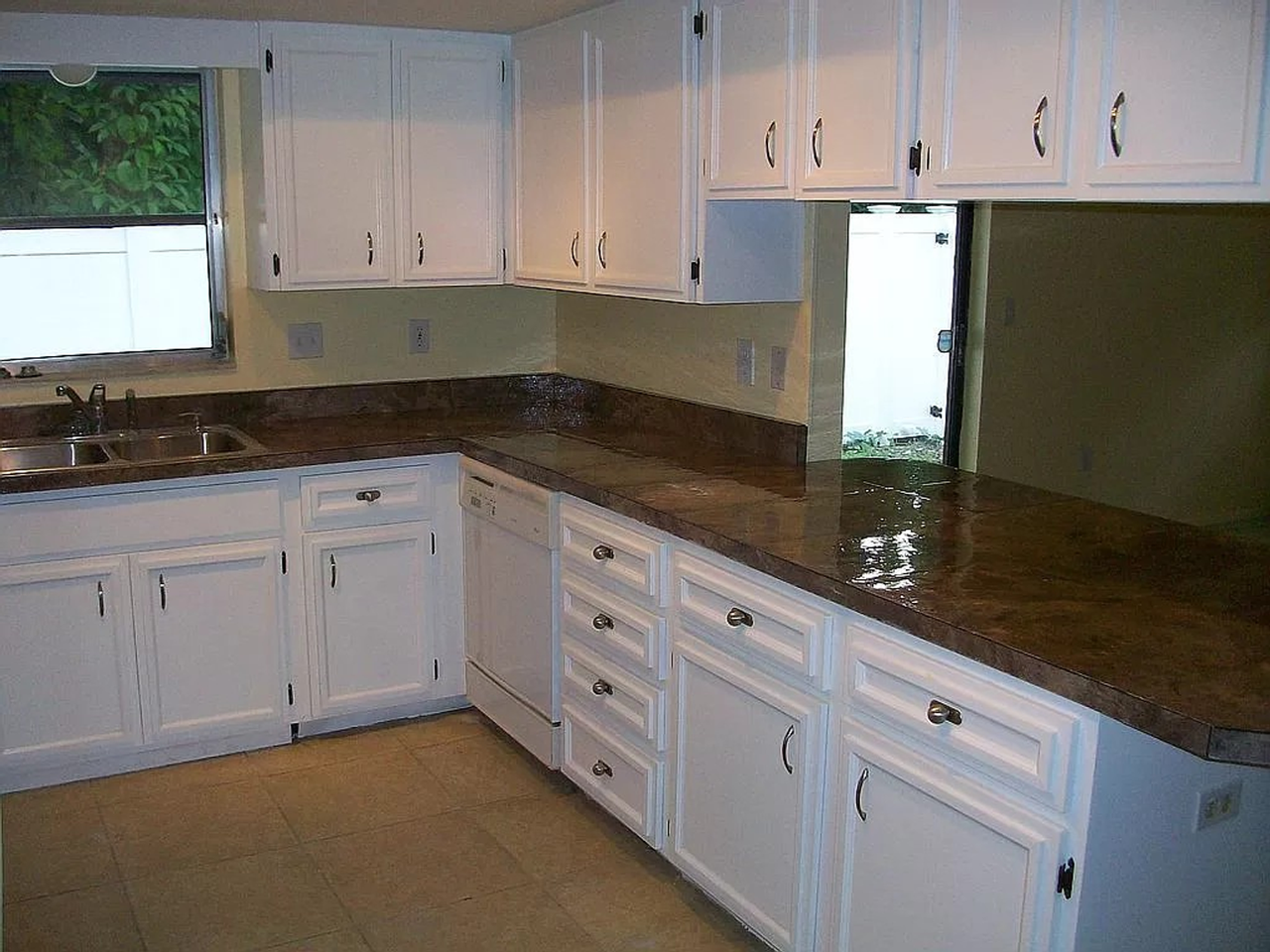 1373 42nd St - Photo 5 of 26