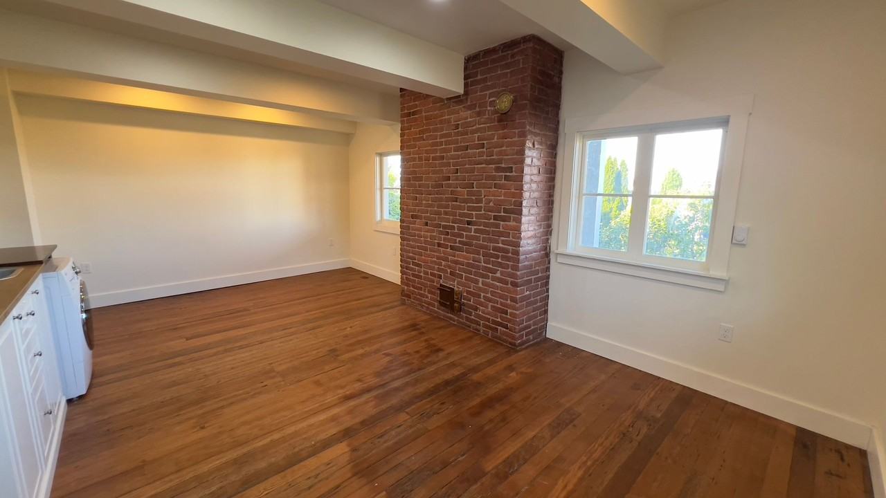 1588 Grand Ave - Photo 4 of 8