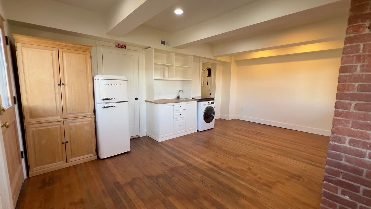 1588 Grand Ave - Photo 5 of 8