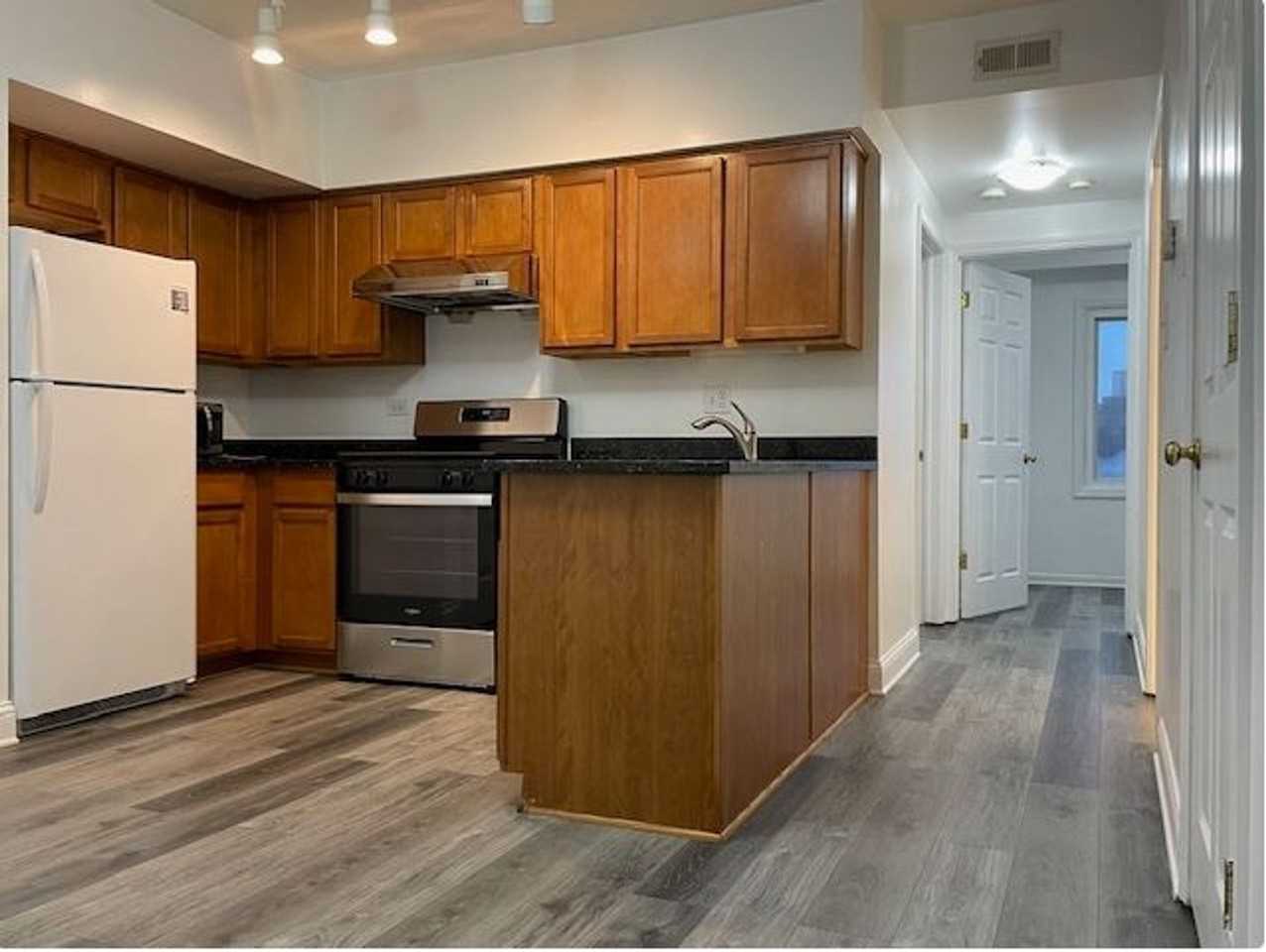 2932 S Wentworth Ave - Photo 2 of 9