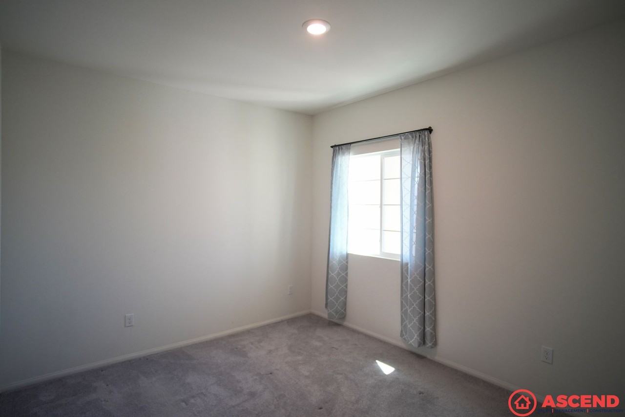 7320 Lago Puccini St - Photo 3 of 15
