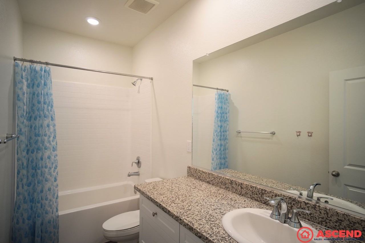 7320 Lago Puccini St - Photo 4 of 15