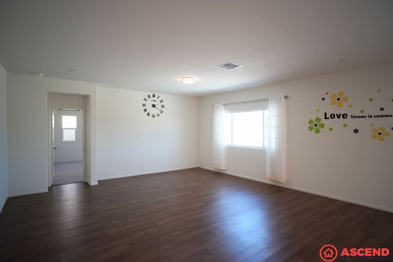 7320 Lago Puccini St - Photo 5 of 15