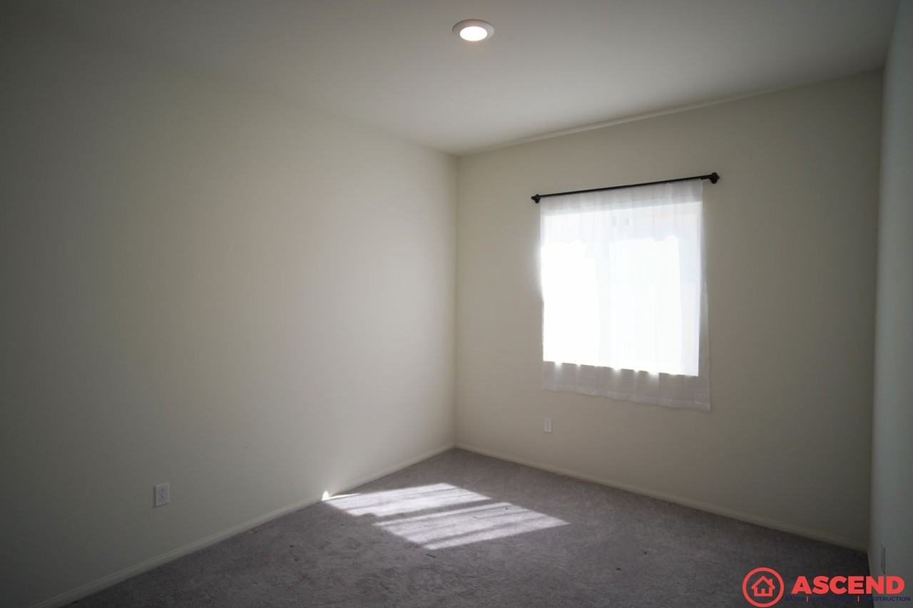 7320 Lago Puccini St - Photo 6 of 15