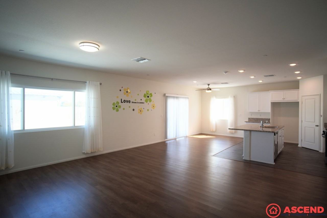 7320 Lago Puccini St - Photo 7 of 15