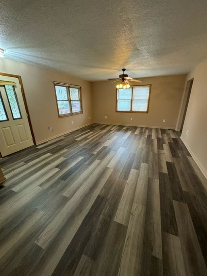 321 E Masterson Ave - Photo 2 of 10