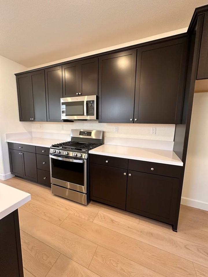 1235 Copper Hill Ave - Photo 2 of 16