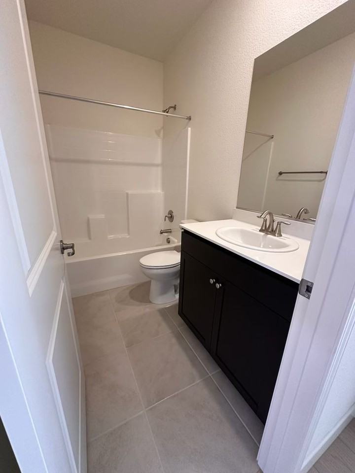 1235 Copper Hill Ave - Photo 4 of 16