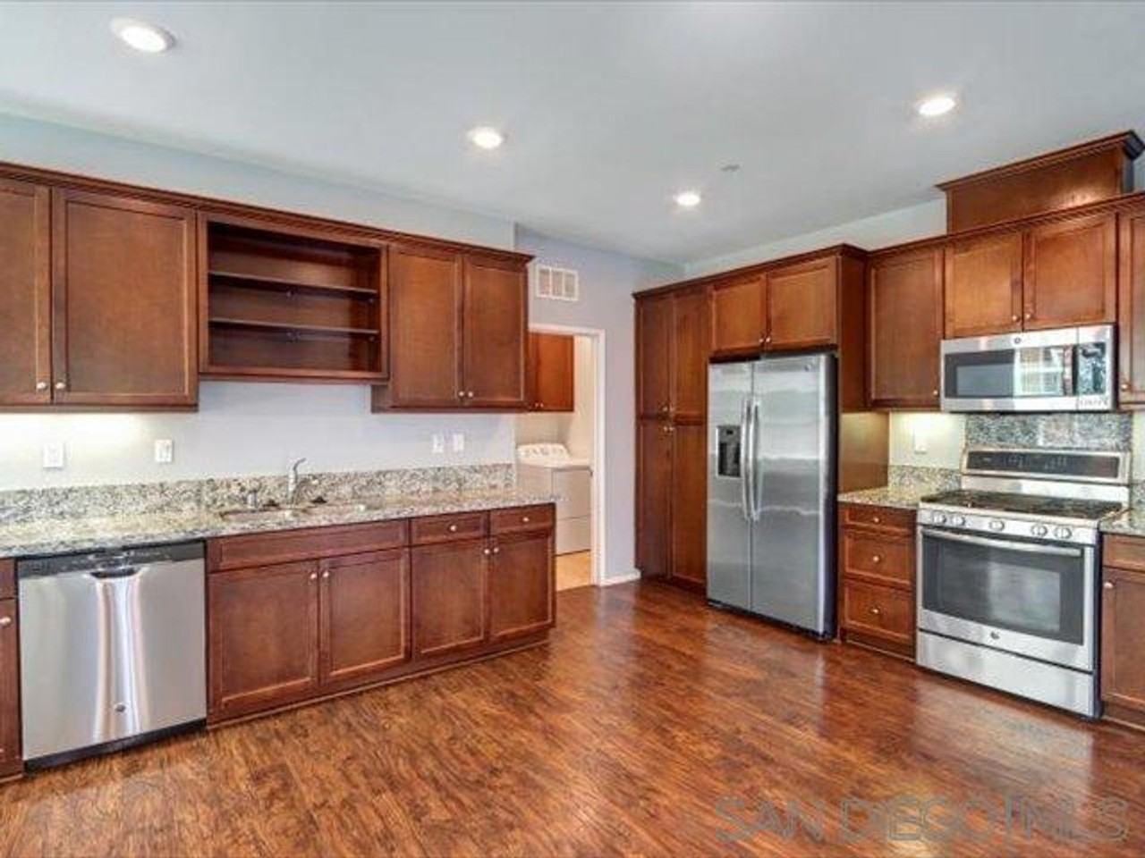 1510 Winter Ln - Photo 3 of 21