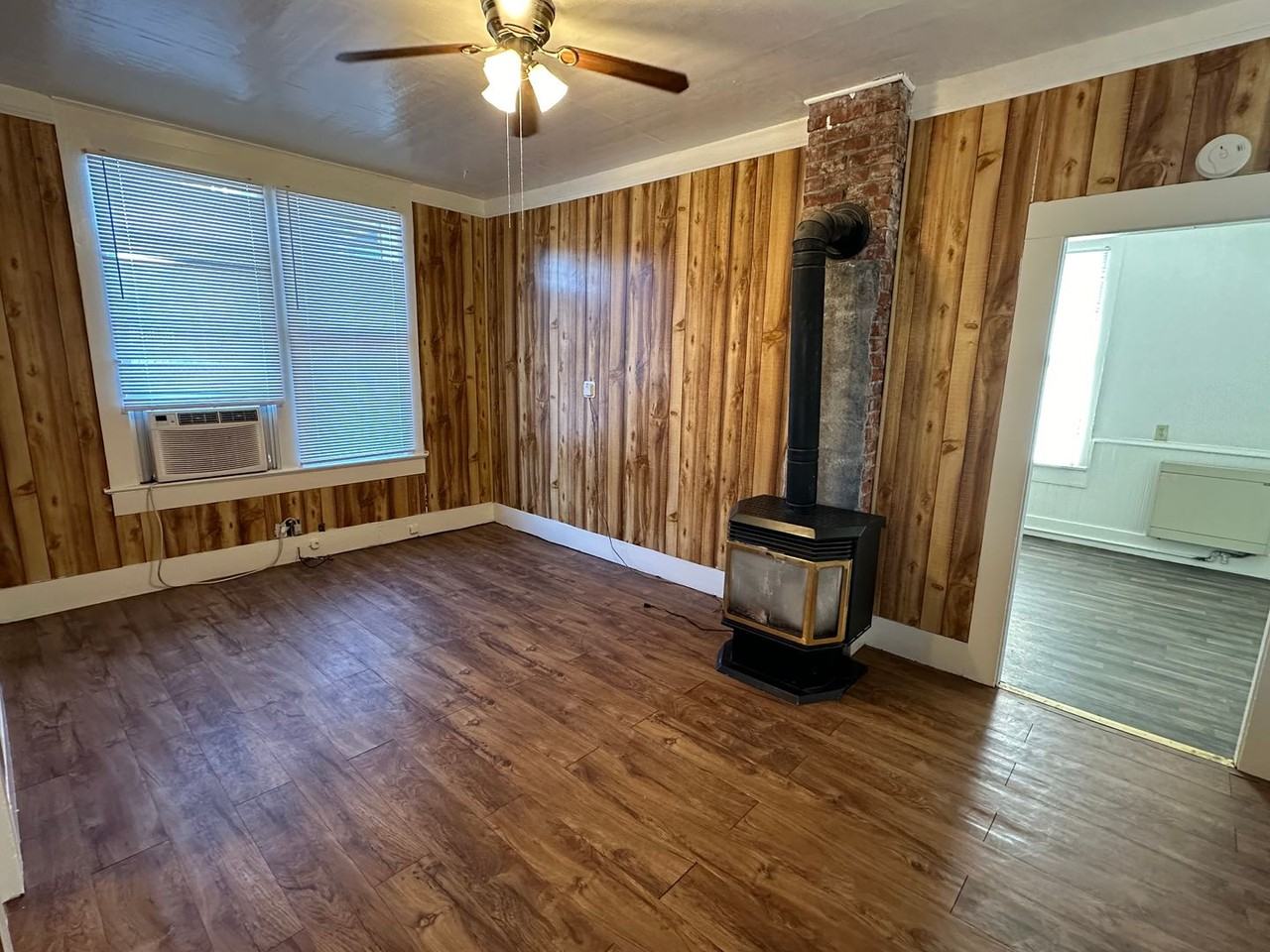 614 Se Emigrant Ave - Photo 3 of 11