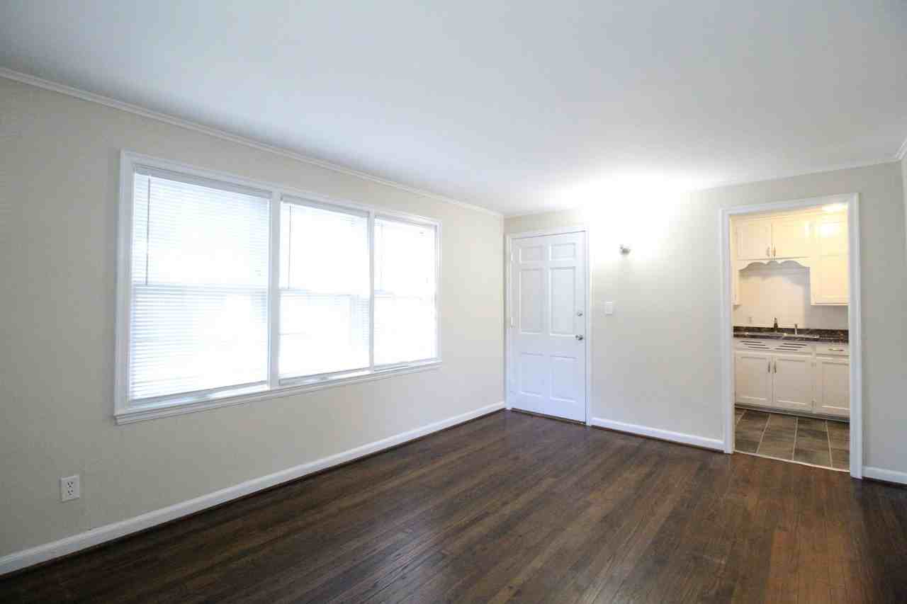 4420 S Parkway Dr - Photo 3 of 8