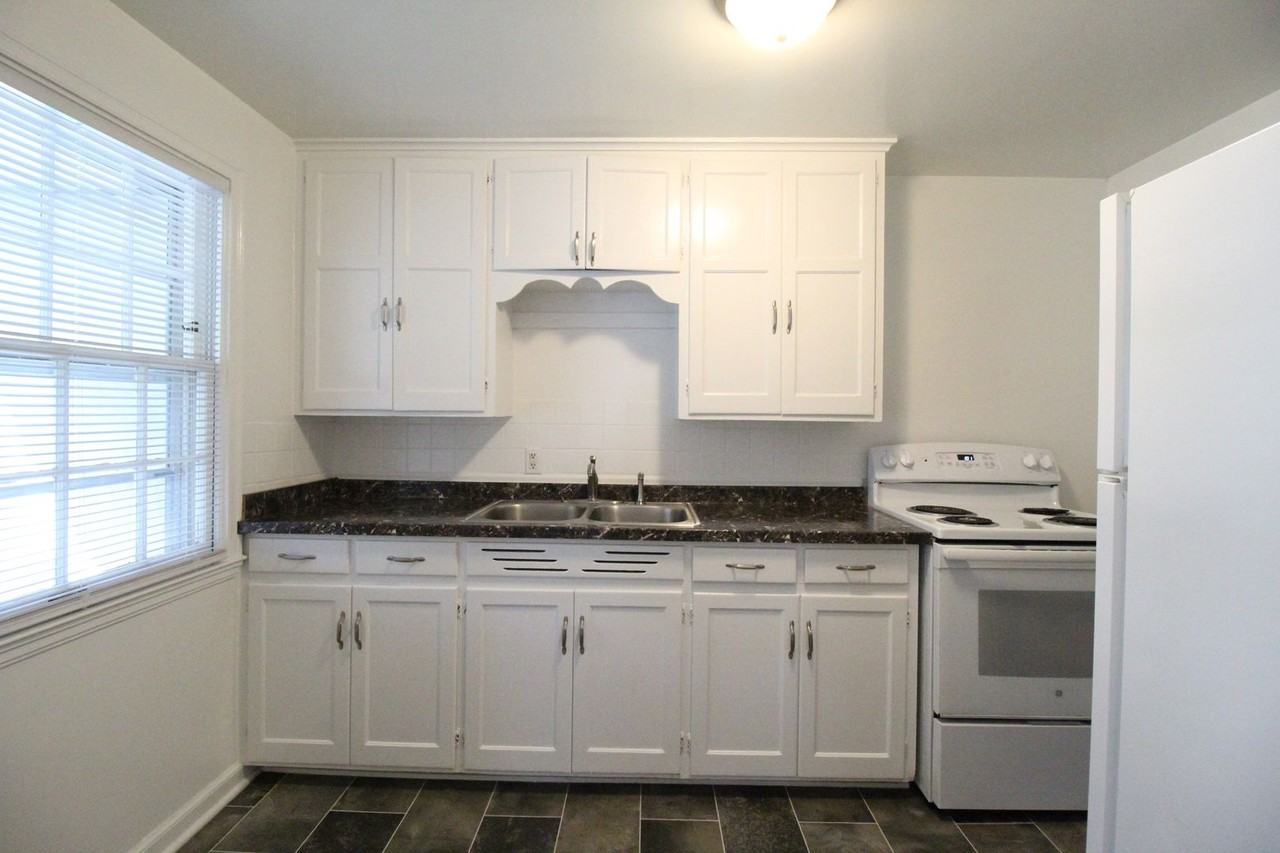 4420 S Parkway Dr - Photo 4 of 8
