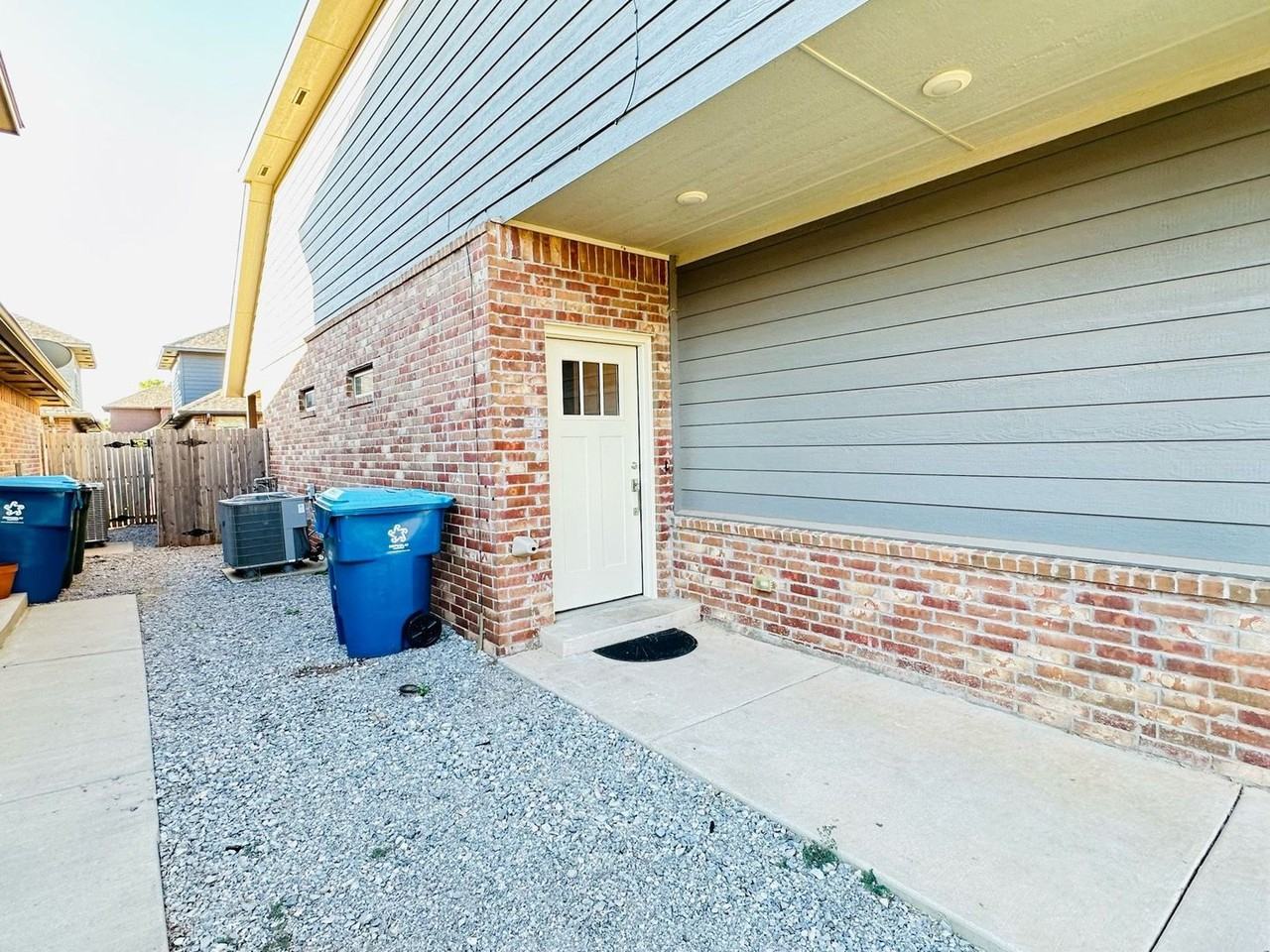 2116 Camino Del Plaza Ln - Photo 3 of 40