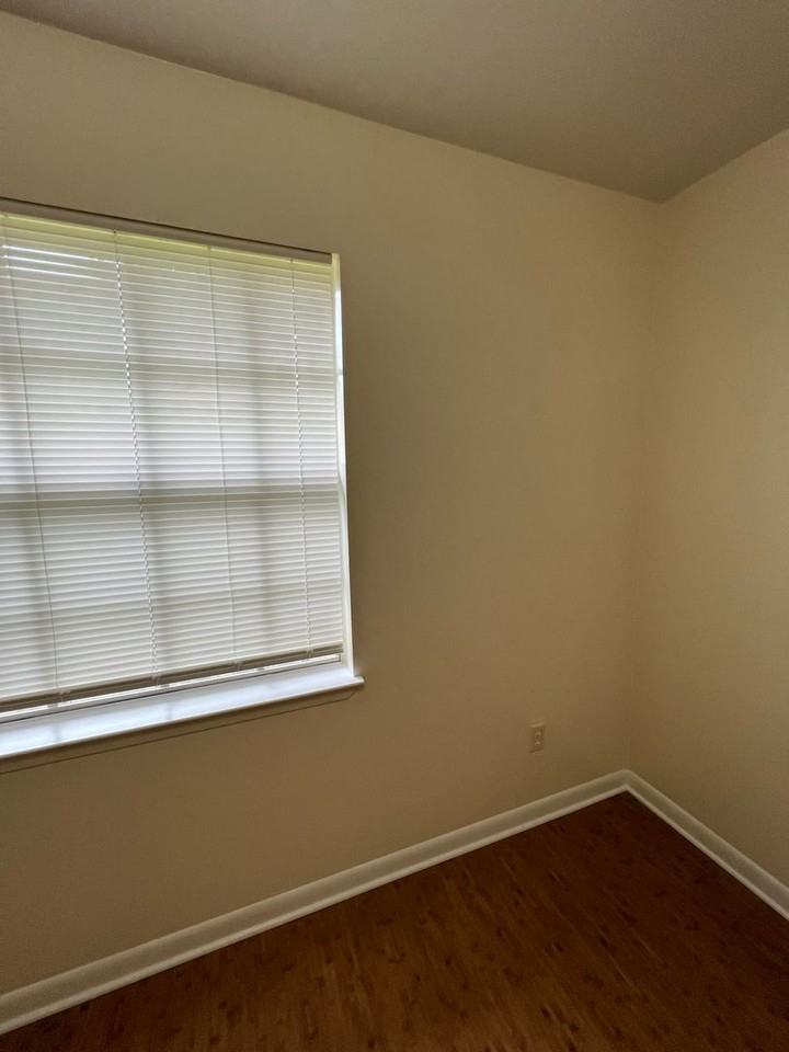 4935 Yacht Harbor Dr - Photo 2 of 9
