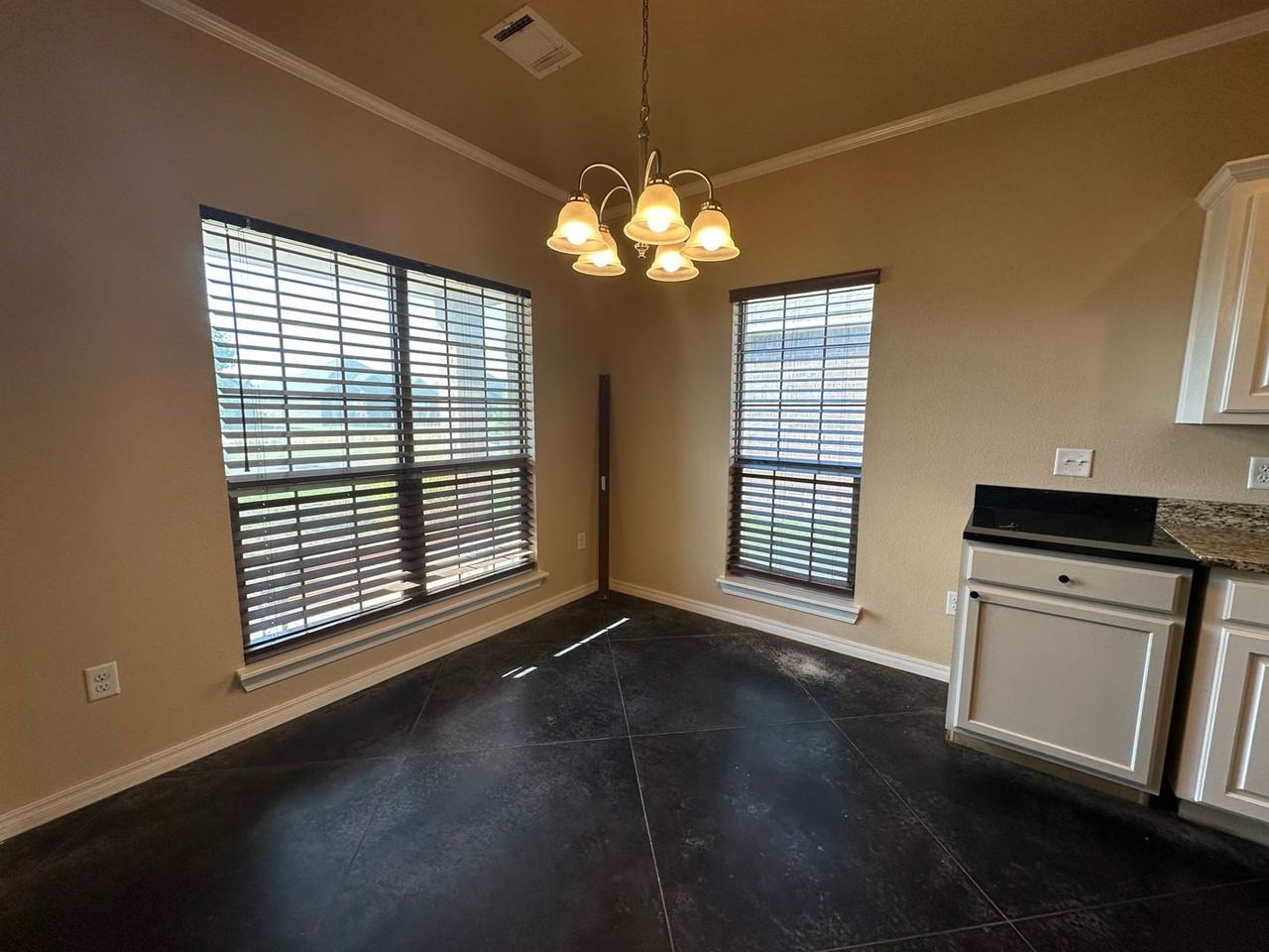 9304 Heritage Hills Pkwy - Photo 3 of 12