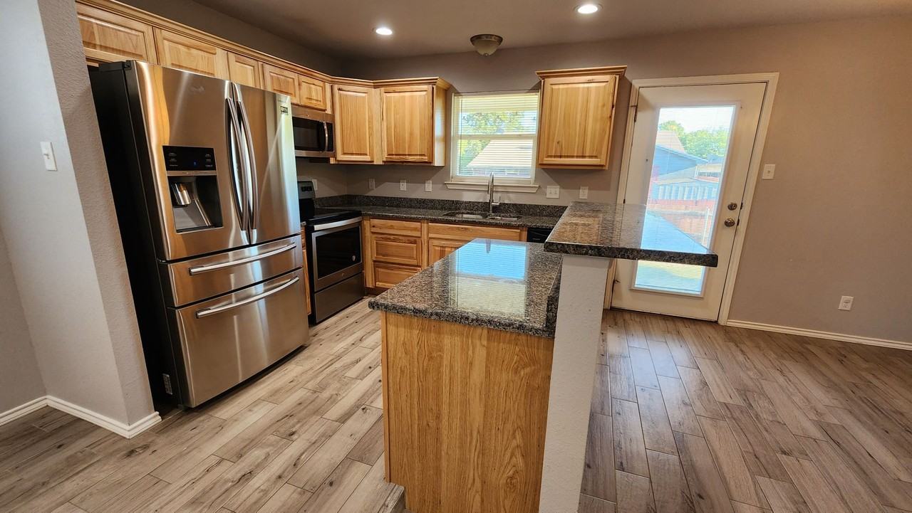 1202 South Concho Park Drive - Photo 3 of 18