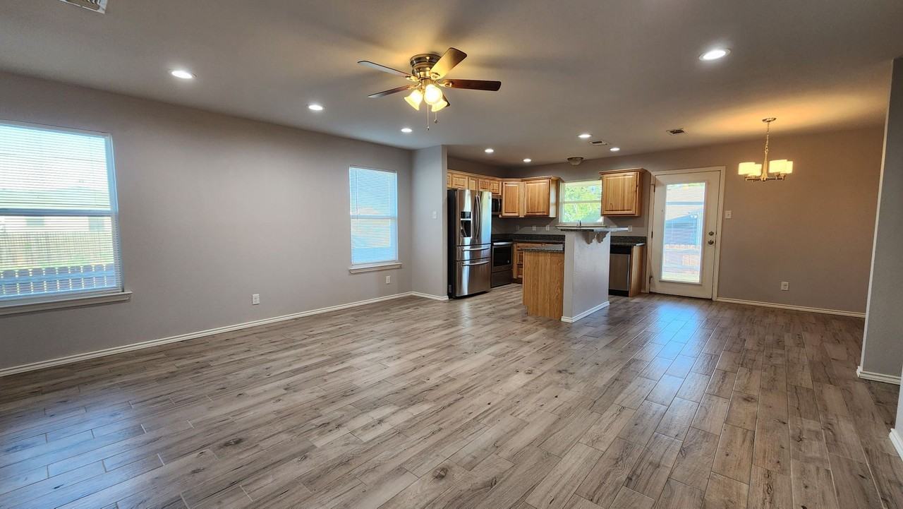 1202 South Concho Park Drive - Photo 5 of 18