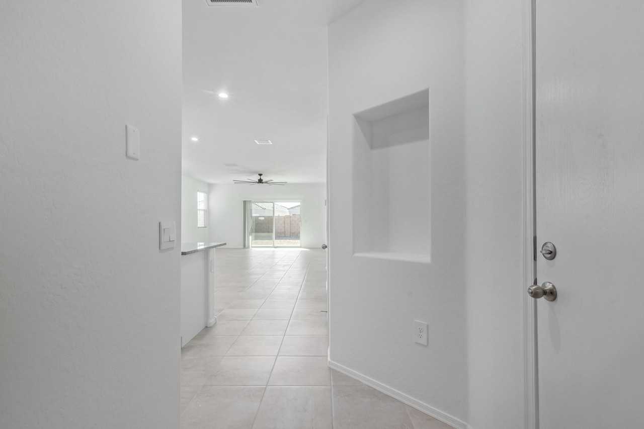 28322 N Carbon Rd - Photo 4 of 35