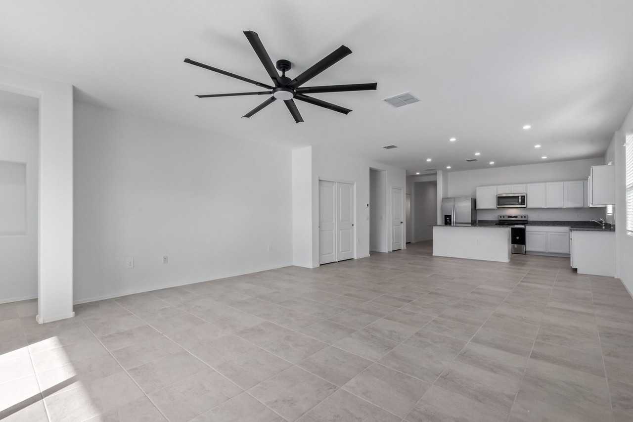 28322 N Carbon Rd - Photo 6 of 35