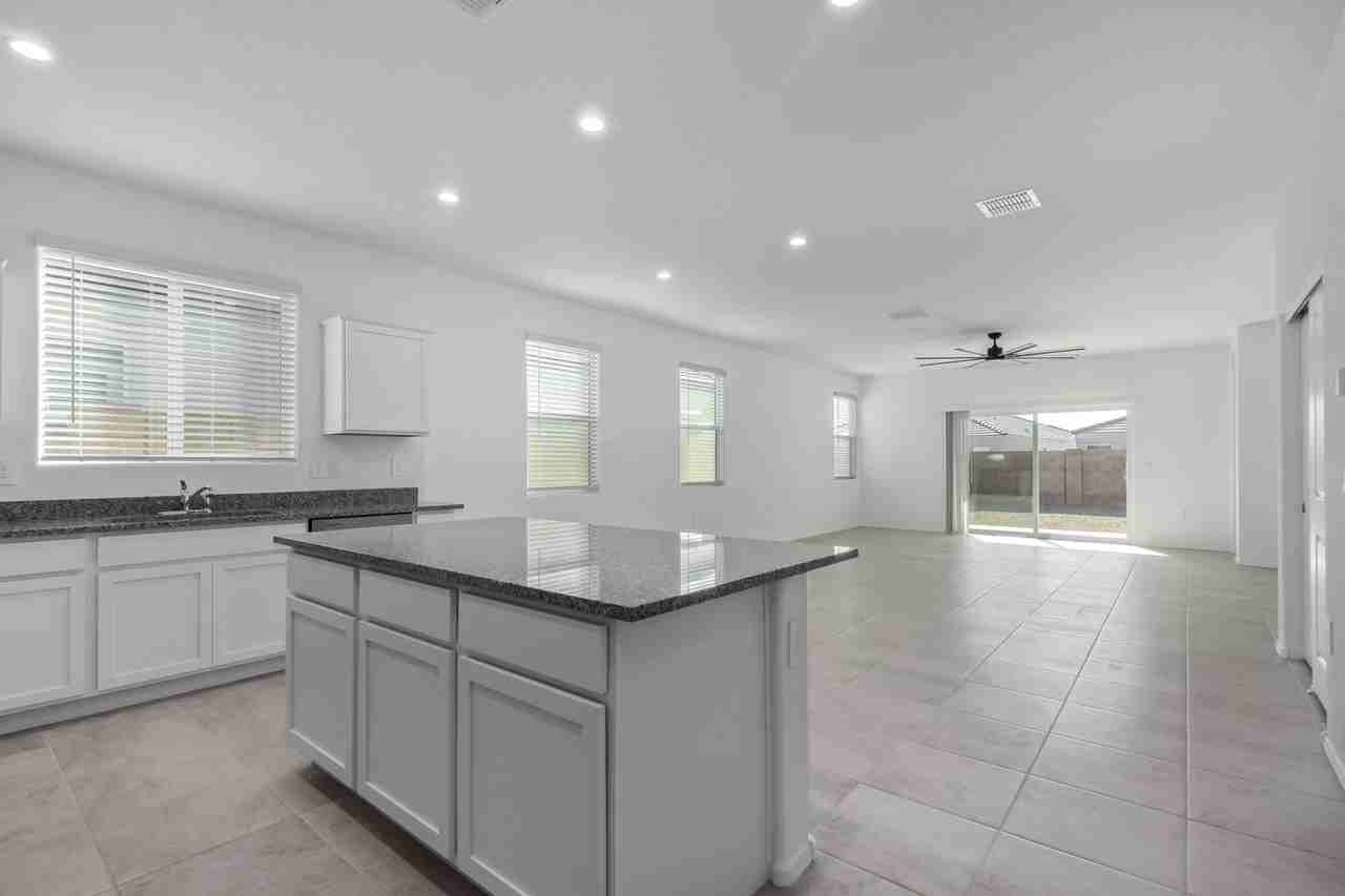 28322 N Carbon Rd - Photo 7 of 35